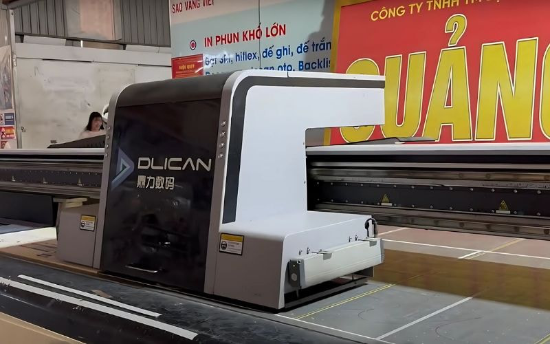 Máy in UV phẳng Dlican có hiệu suất và tốc độ sản xuất cao